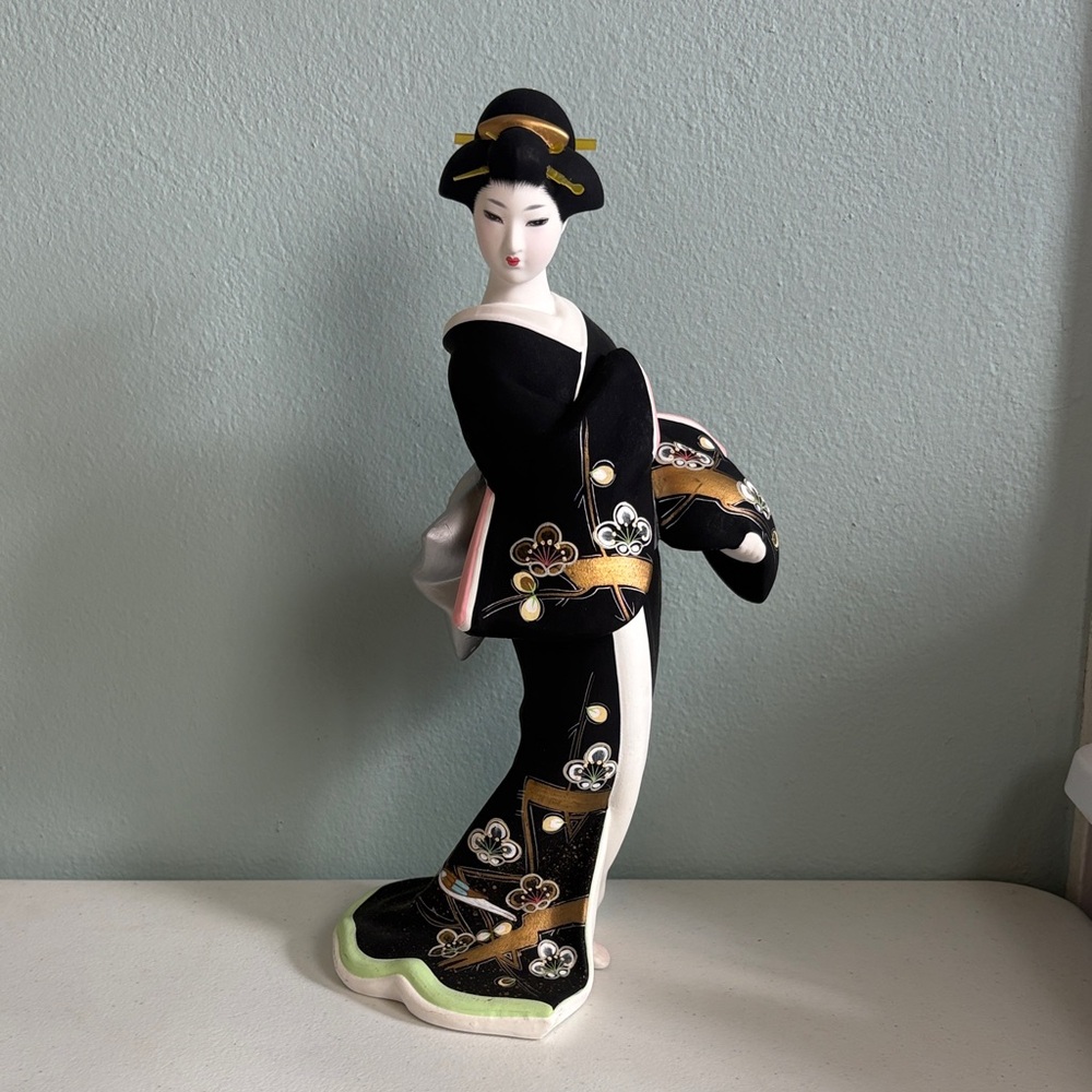 Genuine Hakata Doll #63/1000 Black and Gold Porcelain Geisha Figurine 16.5”